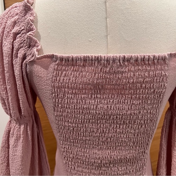 ASTR THE LABEL | Cinched Sleeve Cropped Blouse | Size Small | Soft Pink - Picture 6 of 10